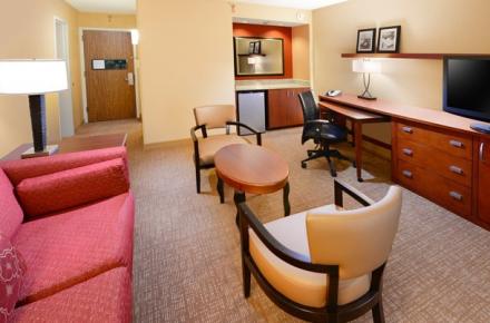 Courtyard By Marriott Arlington Image 2