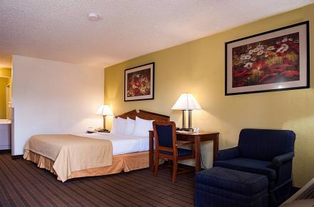 Quality Inn At Arlington Highlands Image 2