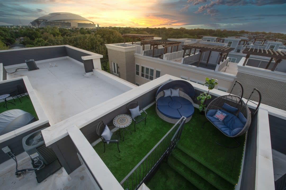 Curated visual reference: Penthouse Options Arlington Heights Reference: The Sapphire Skyline Penthouse