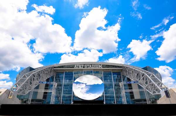 Sky mirror AT&T Stadium