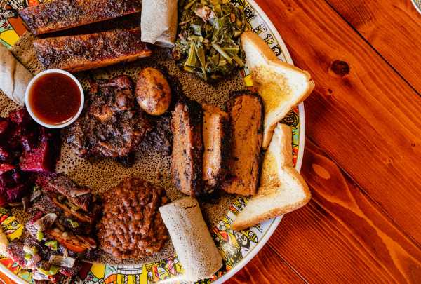 Smoke 'N Ash BBQ platter