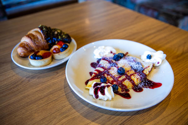 La Madeline Crepe, Croissant, Pastries