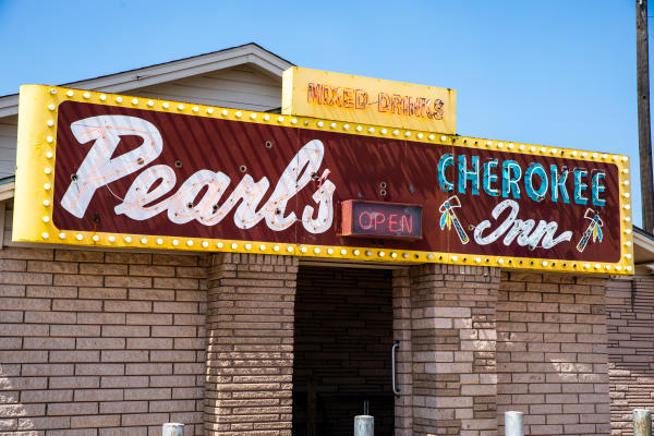 Pearl's Dive Bar
