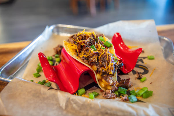 M’Jays House of Smoke - Beefy Mac Taco