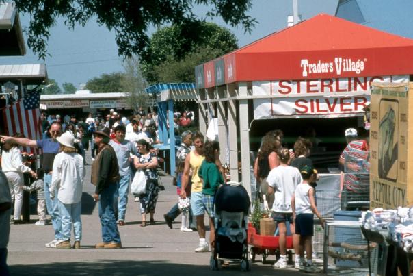 traders village