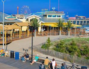 Holiday Pop-Up Bar at Landshark Bar & Grill