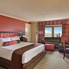 Golden Nugget_Hotel Room_01