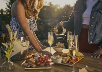 Renault Winery food and drinks
