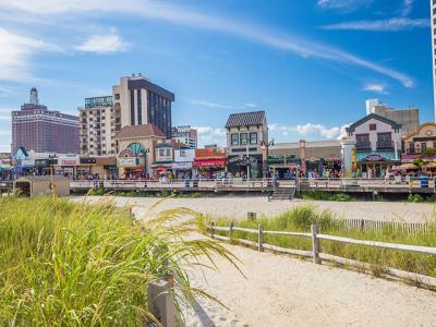 beach entrance to boardwalk