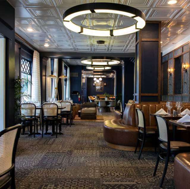 8595 Restaurant & Bar
