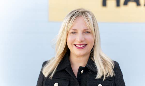 Karen Davis Headshot