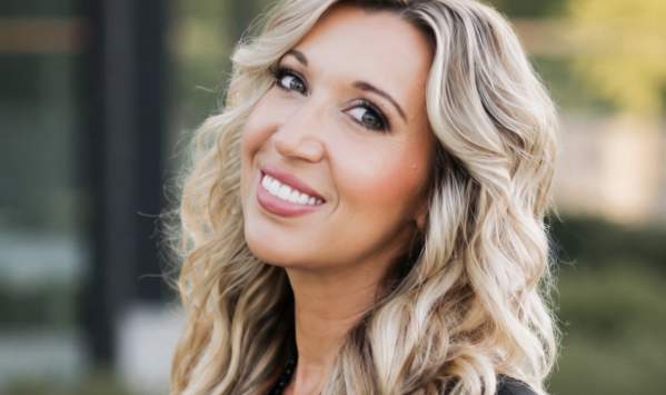 Megan Hooker Headshot