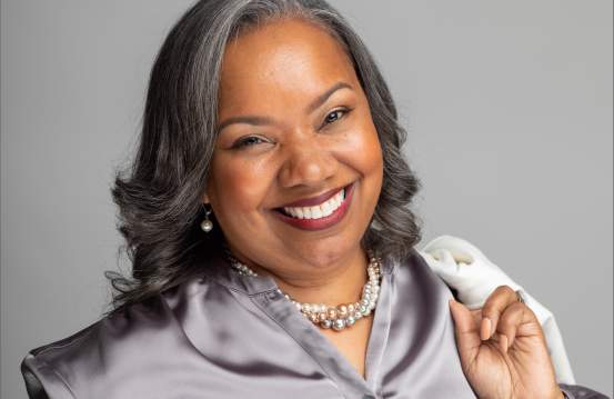 Wendy Perry Headshot