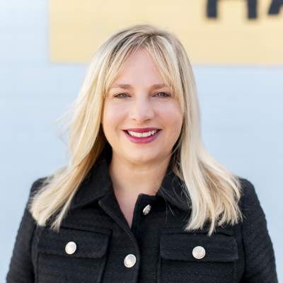 Karen Davis Headshot