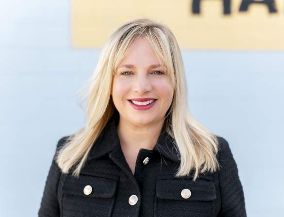 Karen Davis Headshot