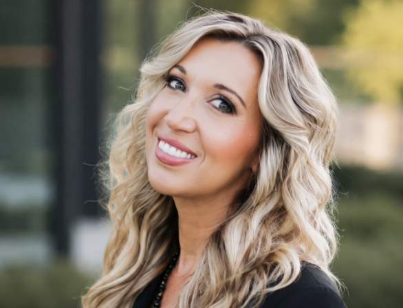 Megan Hooker Headshot
