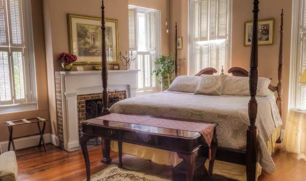 Places to Stay - Olde Town Inn