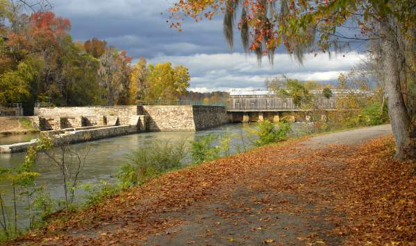 Augusta Canal headgate locks in Autumn