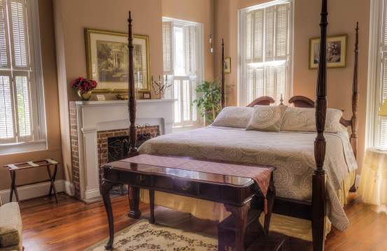 Places to Stay - Olde Town Inn