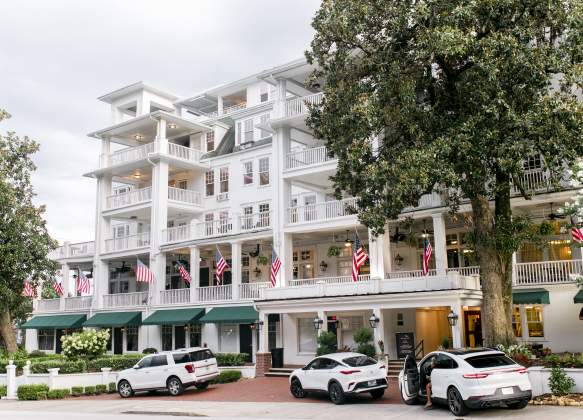 The Partridge Inn - Exterior - With Cars
