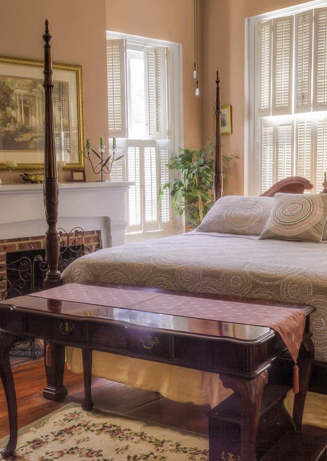 Places to Stay - Olde Town Inn