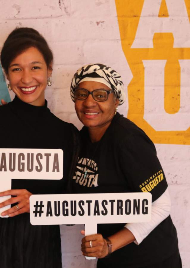 ASOT 2024 - Ladies at Photobooth