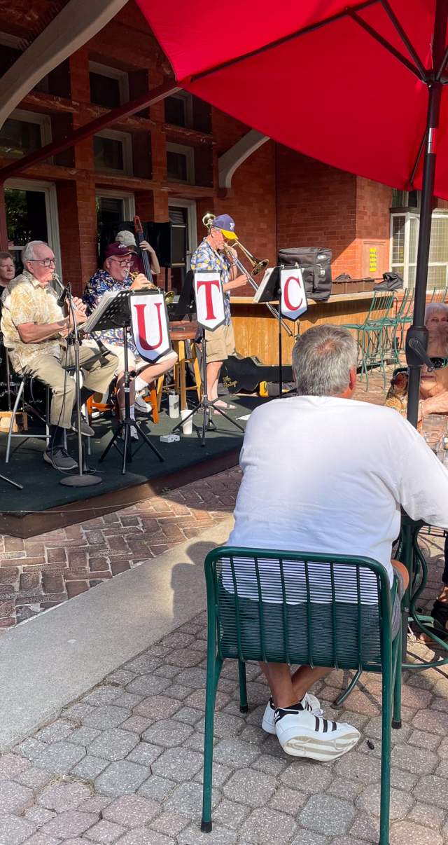 Dining Al Fresco in Calhoun County