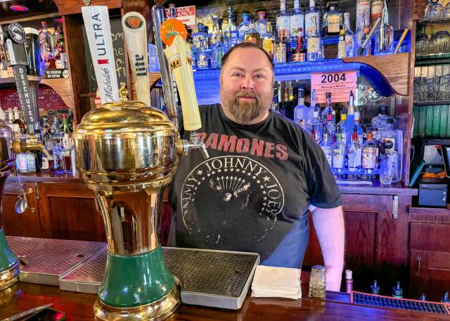 Ten bars for a good hang in Calhoun County