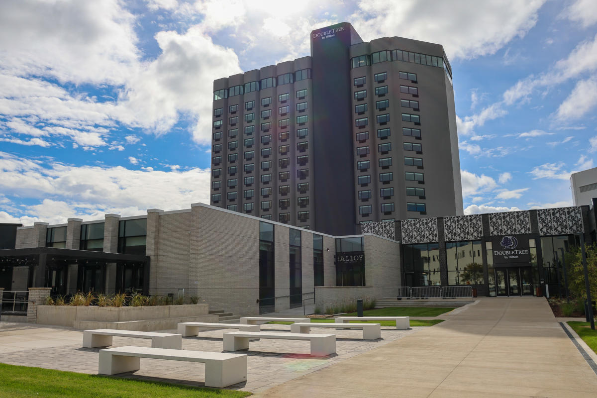 What weddings guests at DoubleTree Battle Creek need to know