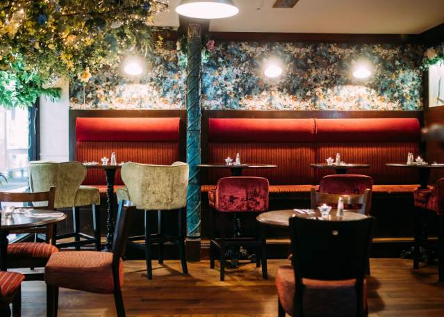Queens Café Bar