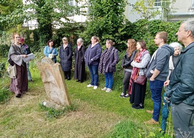 Friar’s Bush Ancient Graveyard Tour – Whistlestop Tour