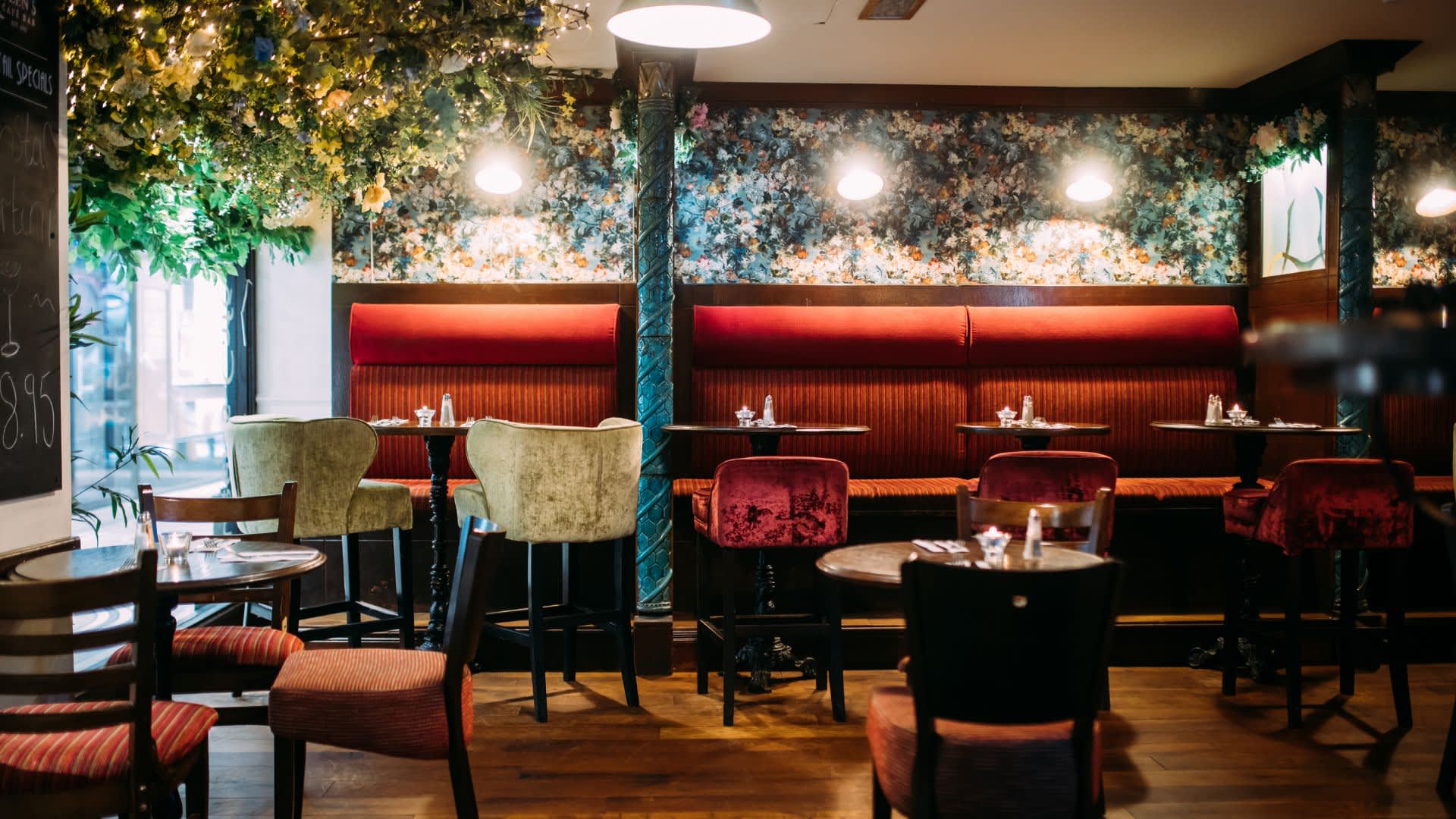 Queens Café Bar
