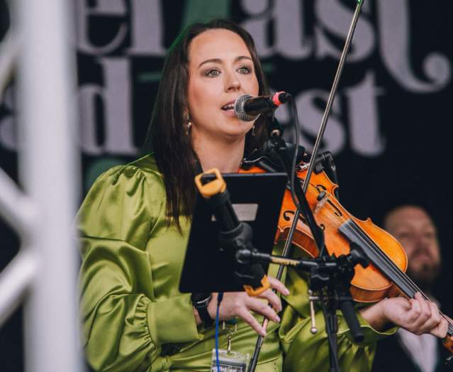 Photo of woman at Tradfest Belfast playing the violin.