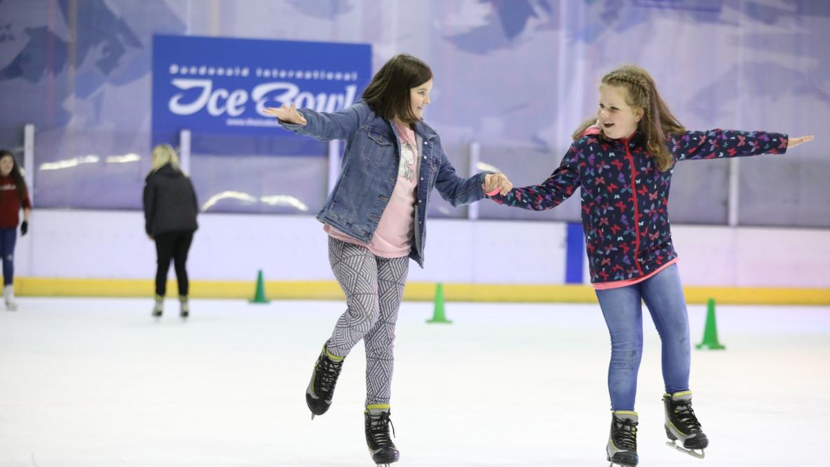 dundonalde-ice-skating