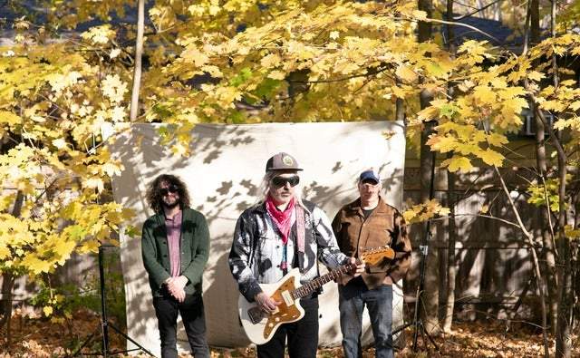 Band of Horses & Dinosaur Jr. - Bellvue