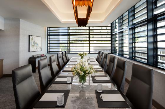 Champs-Élysées Boardroom