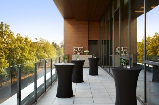 Avenue outdoor Terrace