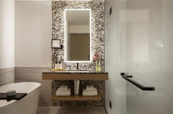 Junio Suite Bathroom with soaking tub