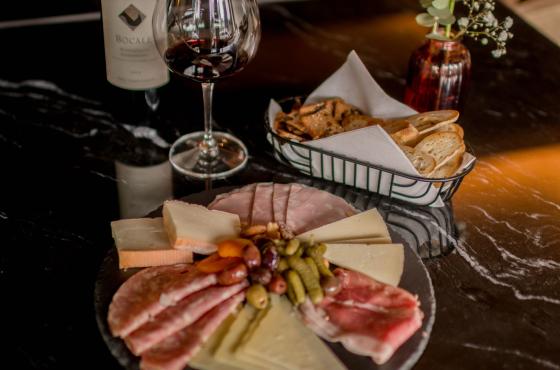 Valentinas Cheese & Meat