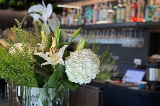 Cafe Hagen Bar and Flowers