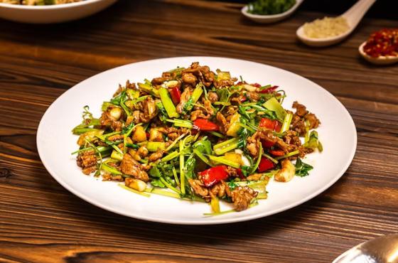 Hunan style sauteed lamb