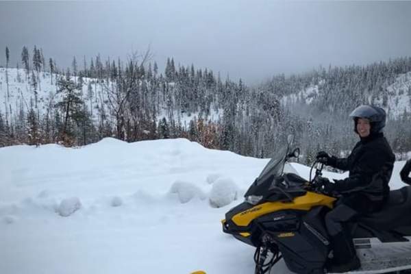 The Vue: Snowmobiling in Snoqualmie Pass