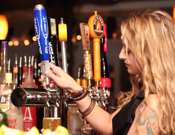 520 Bar and Grill Beer Pour Taps