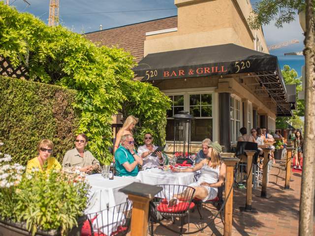 Al Fresco Dining: Outdoor Dining in Bellevue, WA