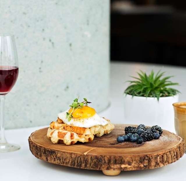 Brunch + Champagne