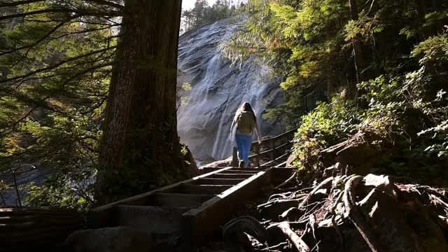 The Vue | Hiking Bridal Veil Falls & Lake Serene