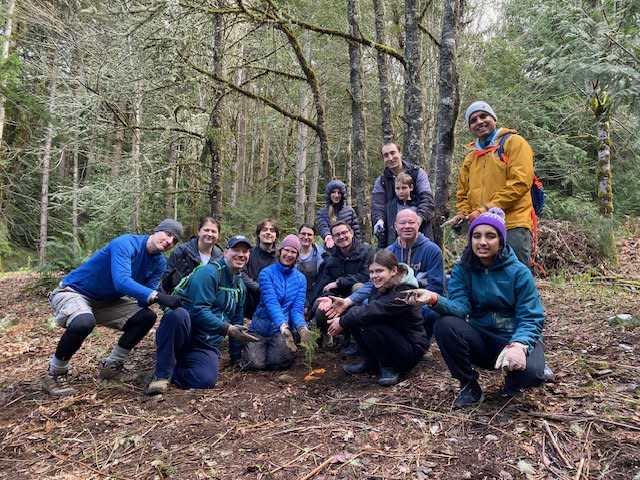 Small group shot Issaquah Alps Bellevue Cares