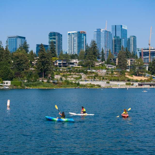 Kayaking Meydenbauer Bay