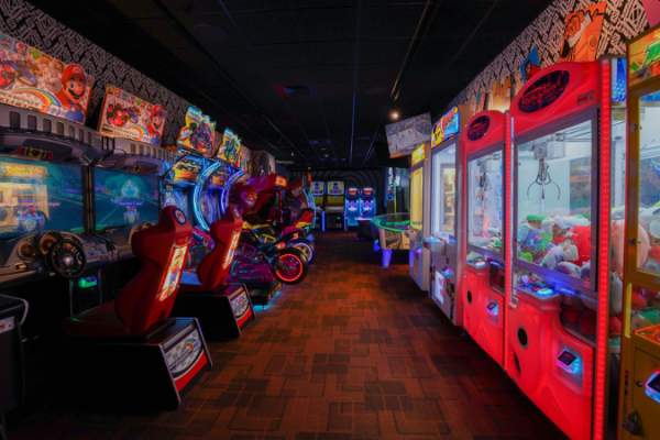 Kings Dining and Entertainment Boston - Seaport