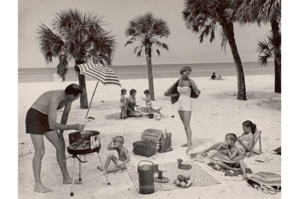 The Way We Never Were: The American Professional Photographers Collection